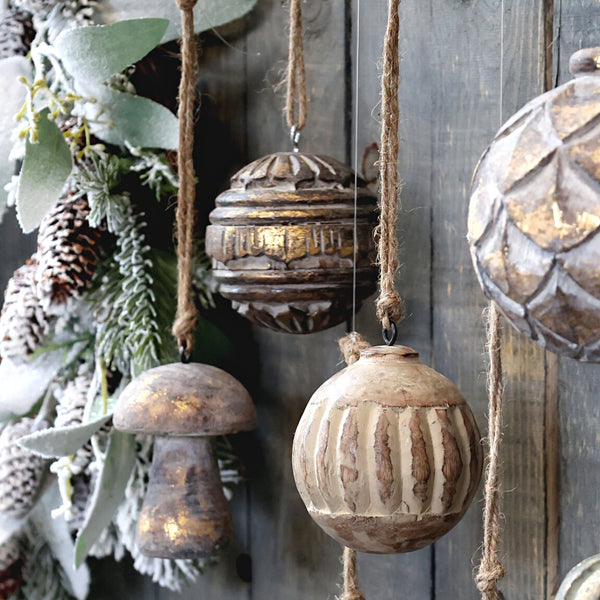 Rustikt Julekugle træ med guld