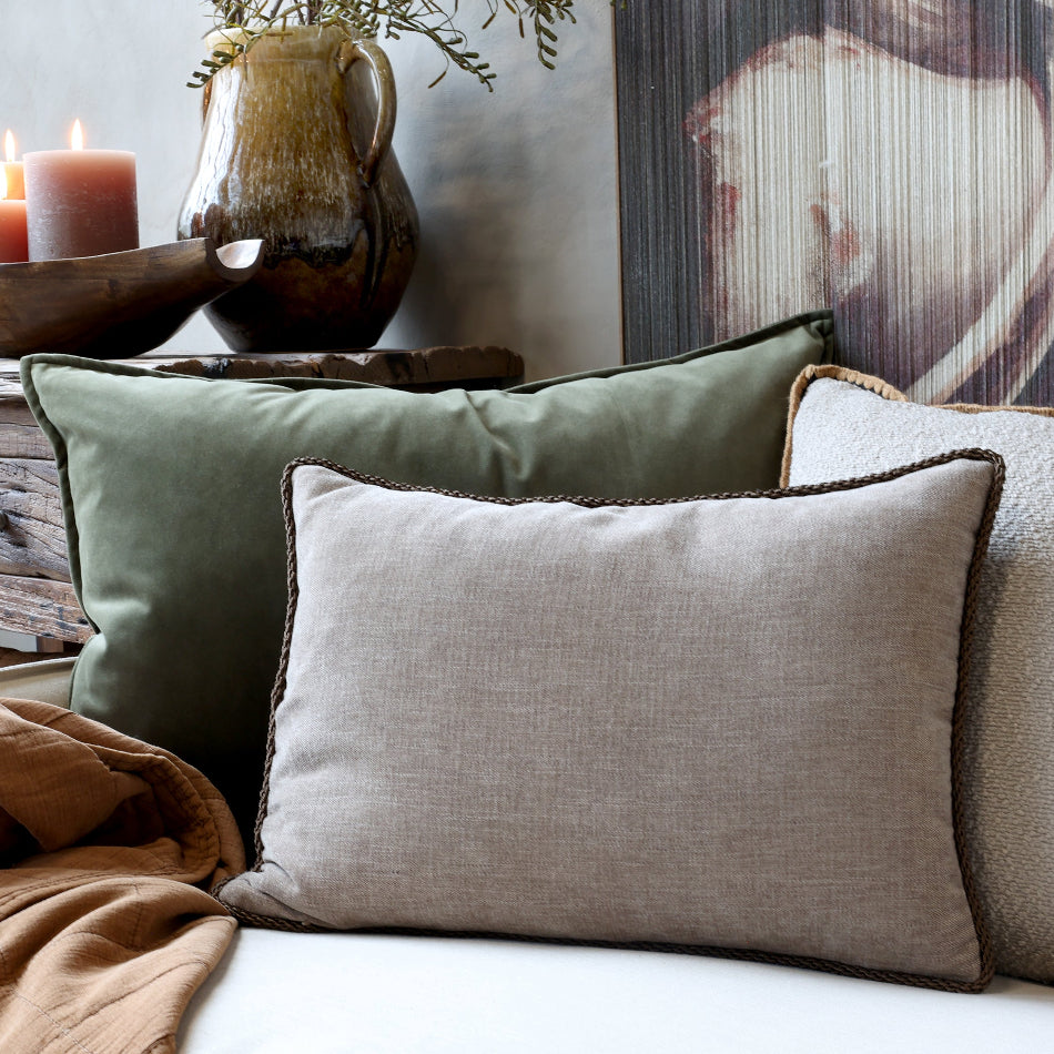 Aix Pudebetræk chenille m piping 50x35 latte