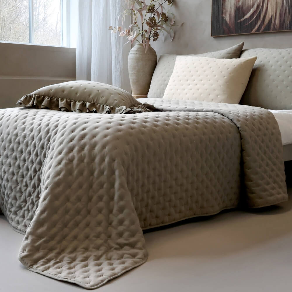 Aix Soft Quilt Sengetæppe latte 260 x 240