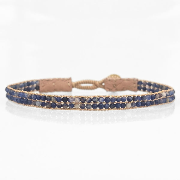 Cap Lise perlevævet armbånd sodalit