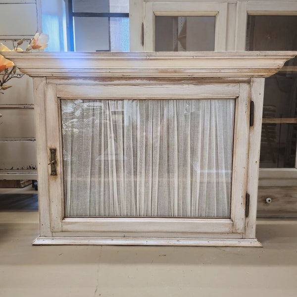 Enkel gammel Hængevitrine i træ hvid