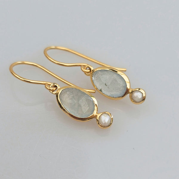 Fiona forgyldte Øreringe med perle & aqua chalcedon