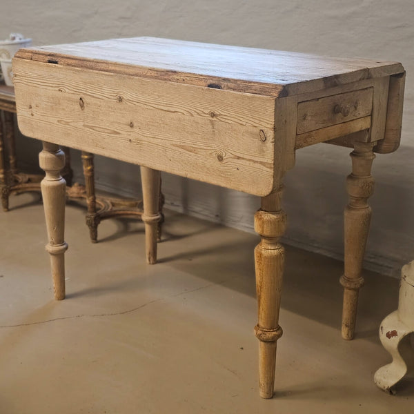 Gammelt Klapbord med skuffe