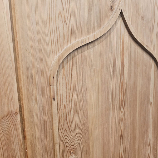 Gammelt Karlekammerskab træ