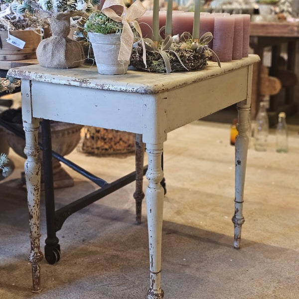 Lille gammelt bemalet køkkenbord