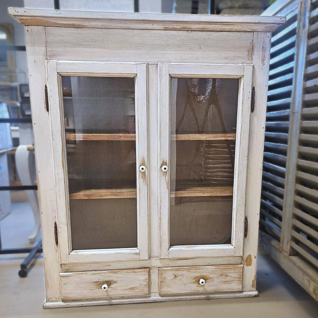 Gammel Hængevitrine i træ hvid