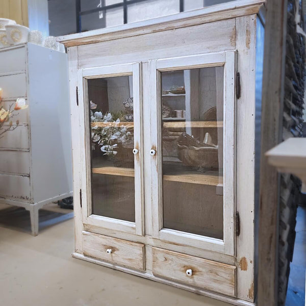 Gammel Hængevitrine i træ hvid