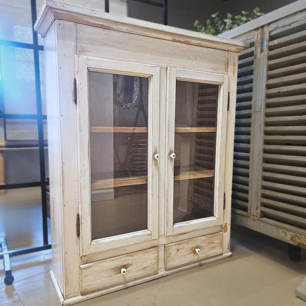 Gammel Hængevitrine i træ hvid
