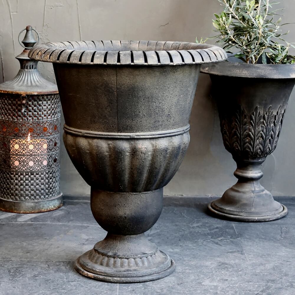 Stor Metal Opsats på Fod fra Chic Antique